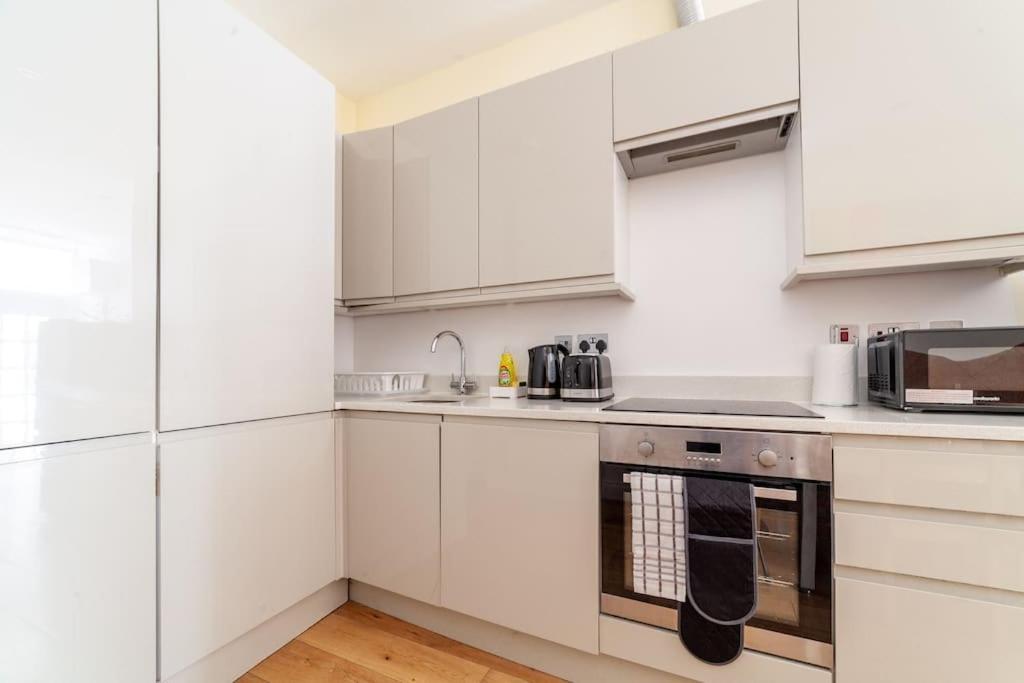 Spacious Retreat 2-Bed In Popular Camden Town Londra Dış mekan fotoğraf